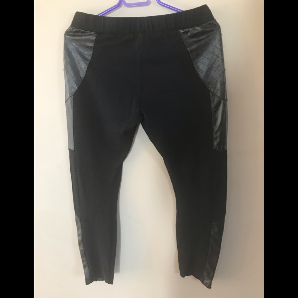 Size medium Bebe leggings